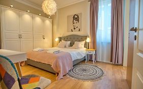 Apartment Audrey By Sofiaspot - Central, Metro To Airport